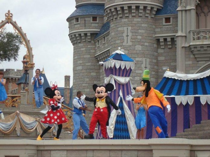 Disney vai suspender salários de mais de 100 mil empregados devido ao coronavírus