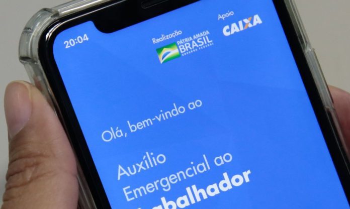 Guedes confirma prorrogação por dois meses do auxílio emergencial