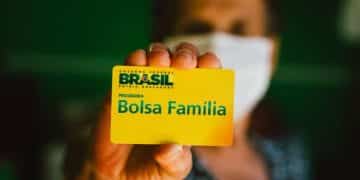 valor médio recorde do Bolsa Família Direitos autorais: Copyright (c) 2020 rafapress/Shutterstock