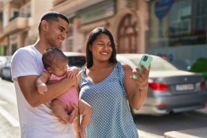 familia feliz con programa prospera.
