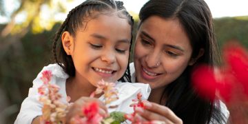 feliz madre e hija con programa prospera.