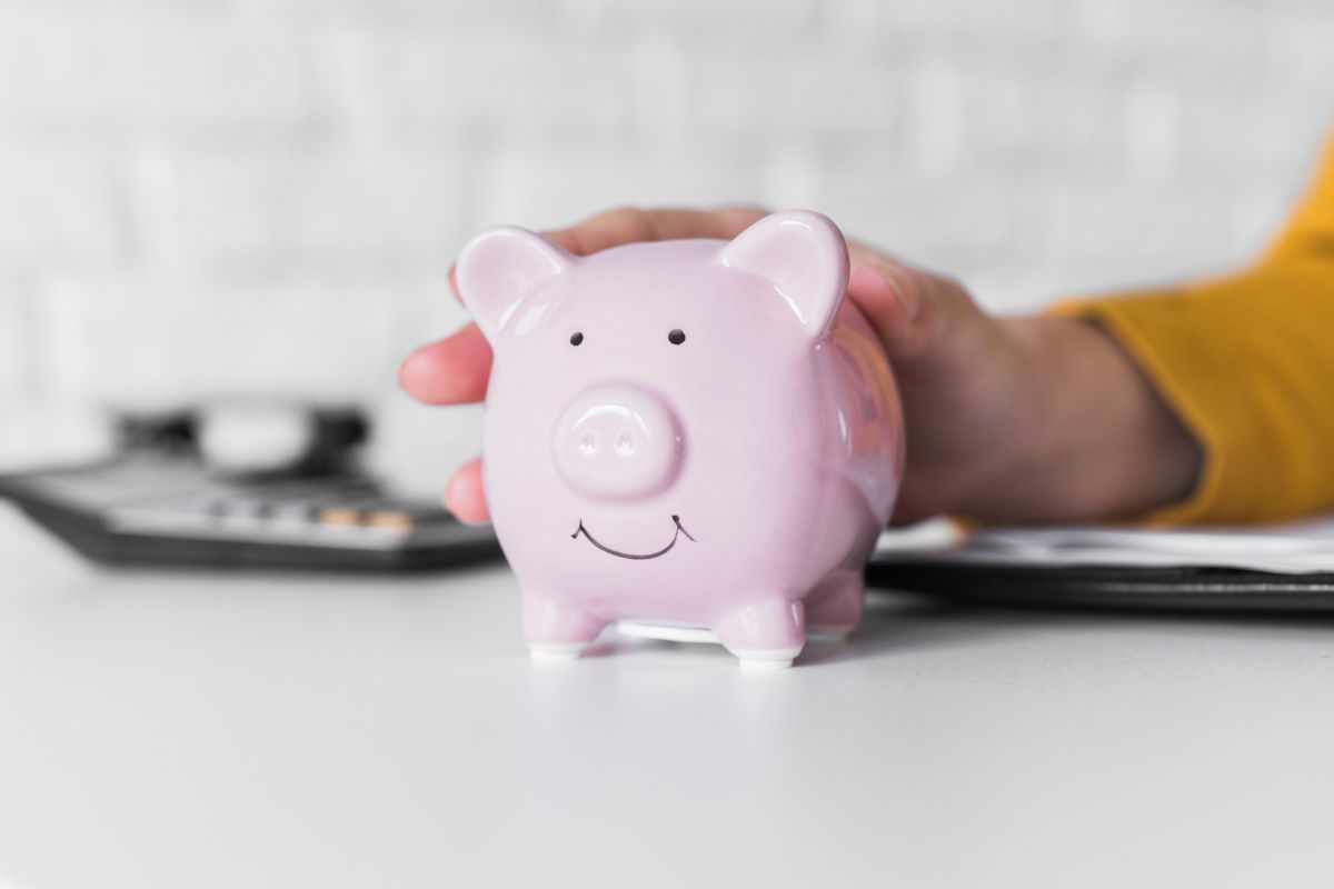dinero seguro para ayudar con la salud financiera.