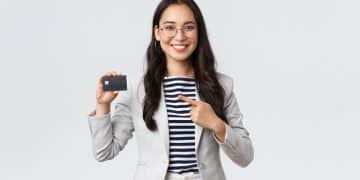 A woman with the CIBC Aventura Visa Infinite.