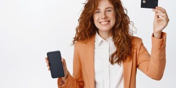 A girl using the Scotiabank Passport Visa Infinite Card.