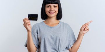 A girl using the American Express Aeroplan Reserve Card.