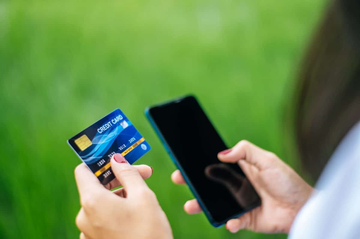 Someone using the MBNA True Line Mastercard Credit Card.