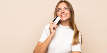a girl using the Neo Secured Credit.
