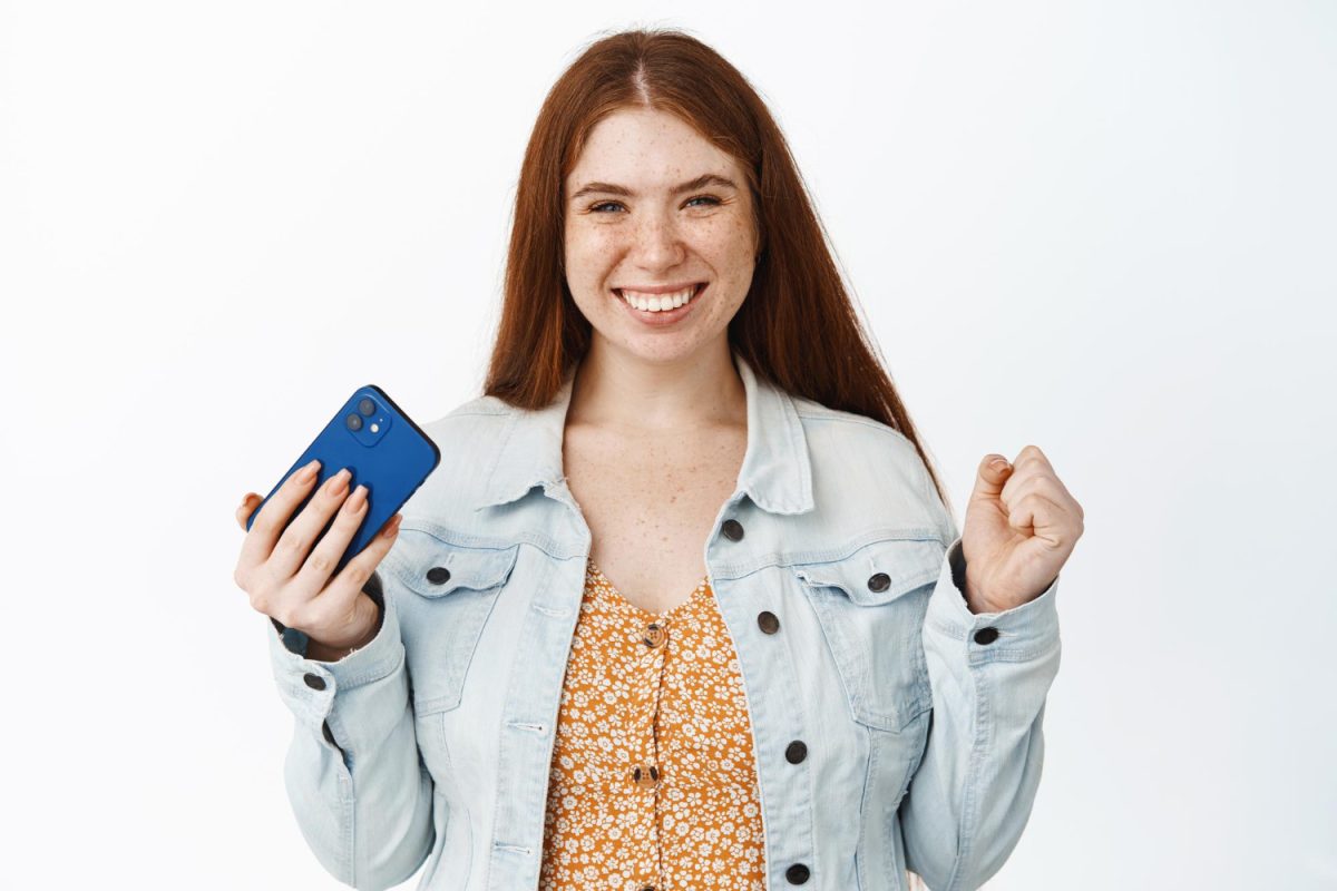 jovem feliz depois de descobrir o que é id jovem