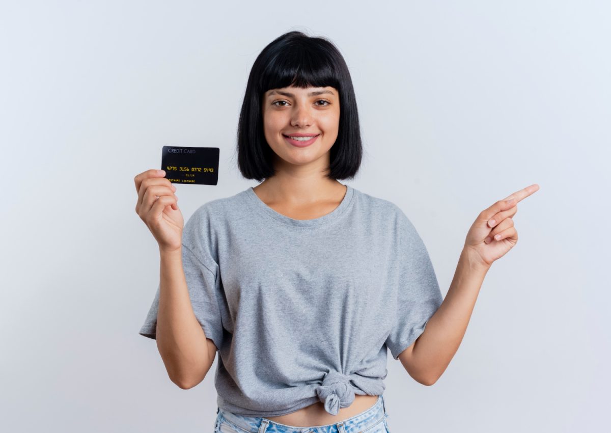Womna holding her Bilt Mastercard.