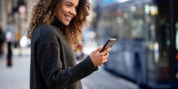 Woman using Online Banks.