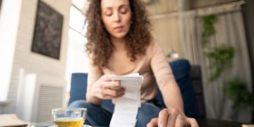 Woman getting a Loan for bad credit.