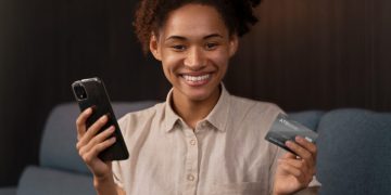 Woman learning about Cash advance.