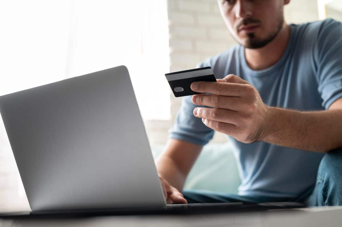 Man Cancels an Unused Credit Card