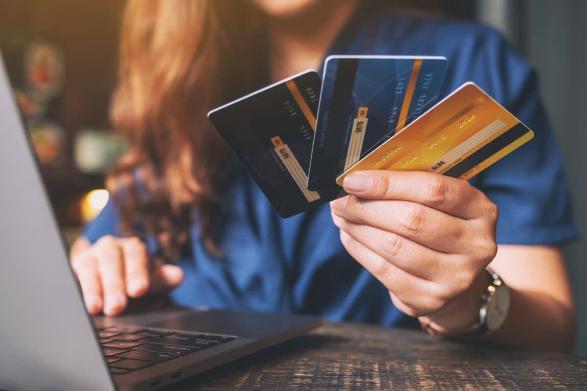 Visa vs. Mastercard by using