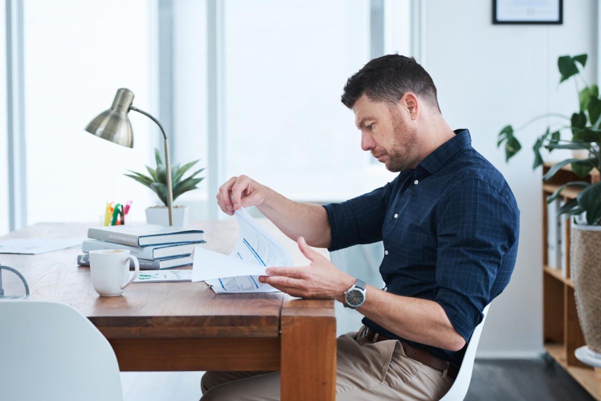 A man learning about RSP vs. RRSP.