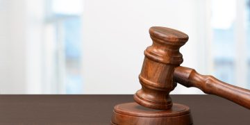 martelo de leilão para ilustrar conteúdo sobre golpe do leilão falso.