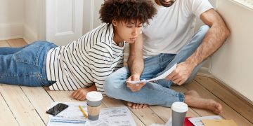 Canada Household Real Income Decline: Causes Explained